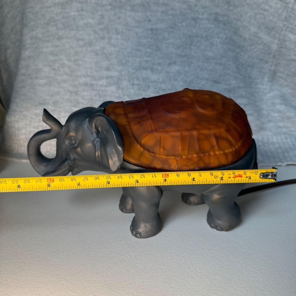 VTG Elephant Accent Lamp Grey Amber Slag Glass Trunk Up Cheyenne Night Light - Picture 4 of 12